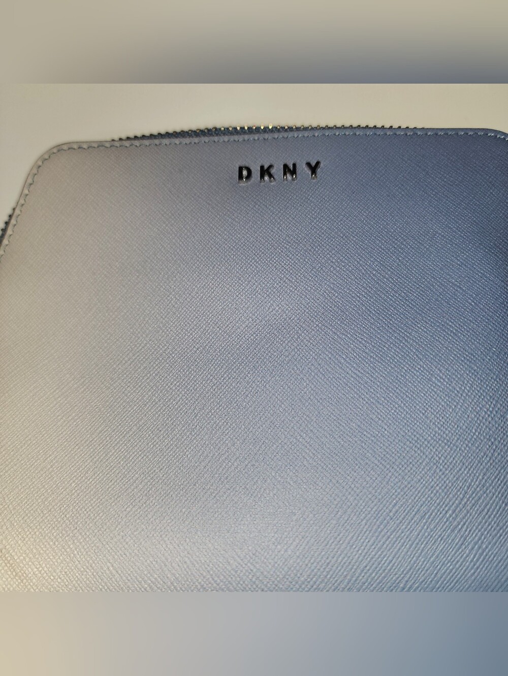 DKNY Ombre Blue/White Pouch - Picture 1 of 11